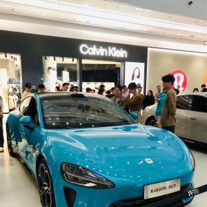 雷军重奖“车轮上的英雄”！小米工厂工人喜提6000元特别奖，背后是35万辆的野心 ...